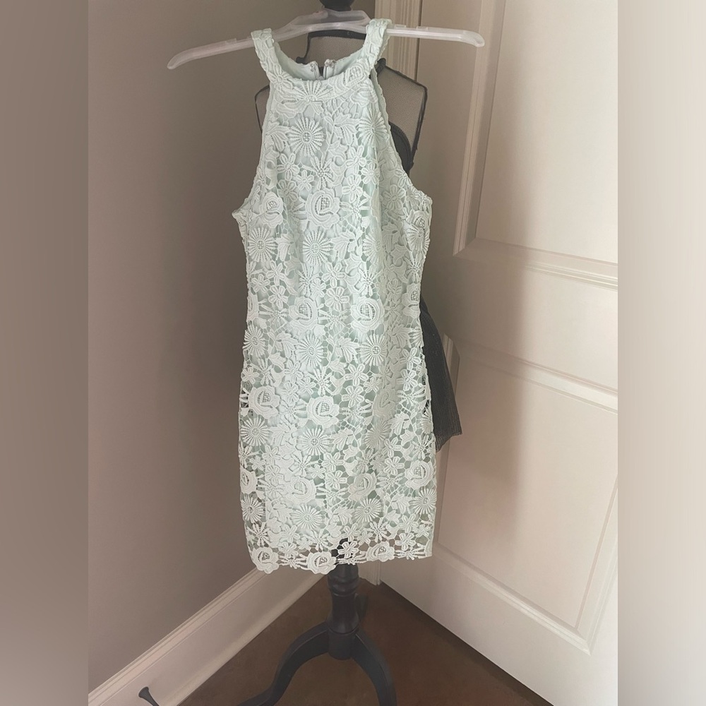 Lulu’s beautiful mint green prom/wedding/graduation dress.